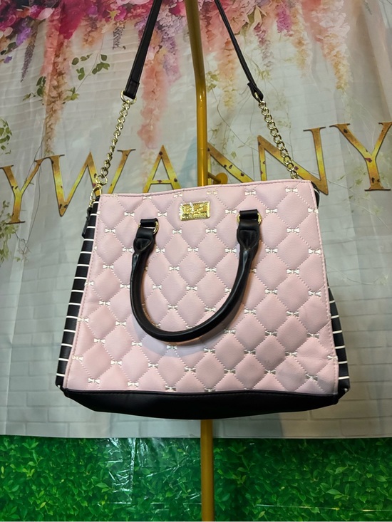 Betsey Johnson Handbags - #180 Betsey Johnson Pink Quilted Bow Crossbody Bag Gold Chain